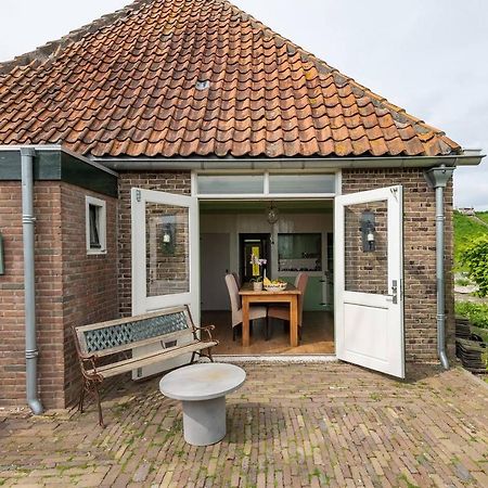Private Characteristic Farmhouse Near The Lake Andijk Exterior photo