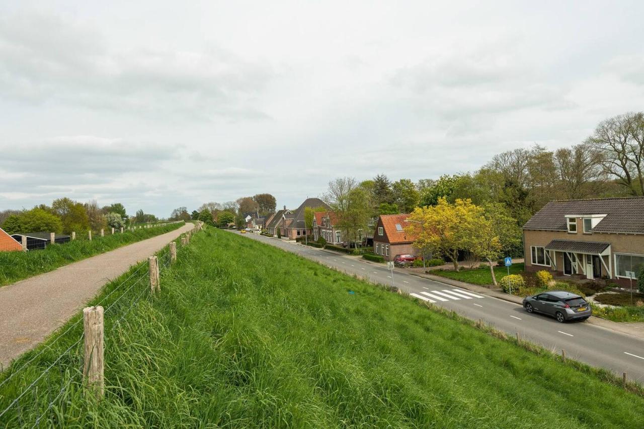 Private Characteristic Farmhouse Near The Lake Andijk Exterior photo