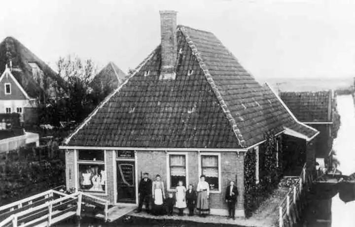 Private Characteristic Farmhouse Near The Lake Andijk Exterior photo