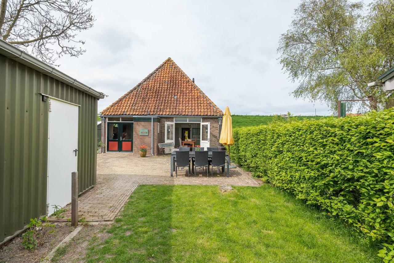 Private Characteristic Farmhouse Near The Lake Andijk Exterior photo