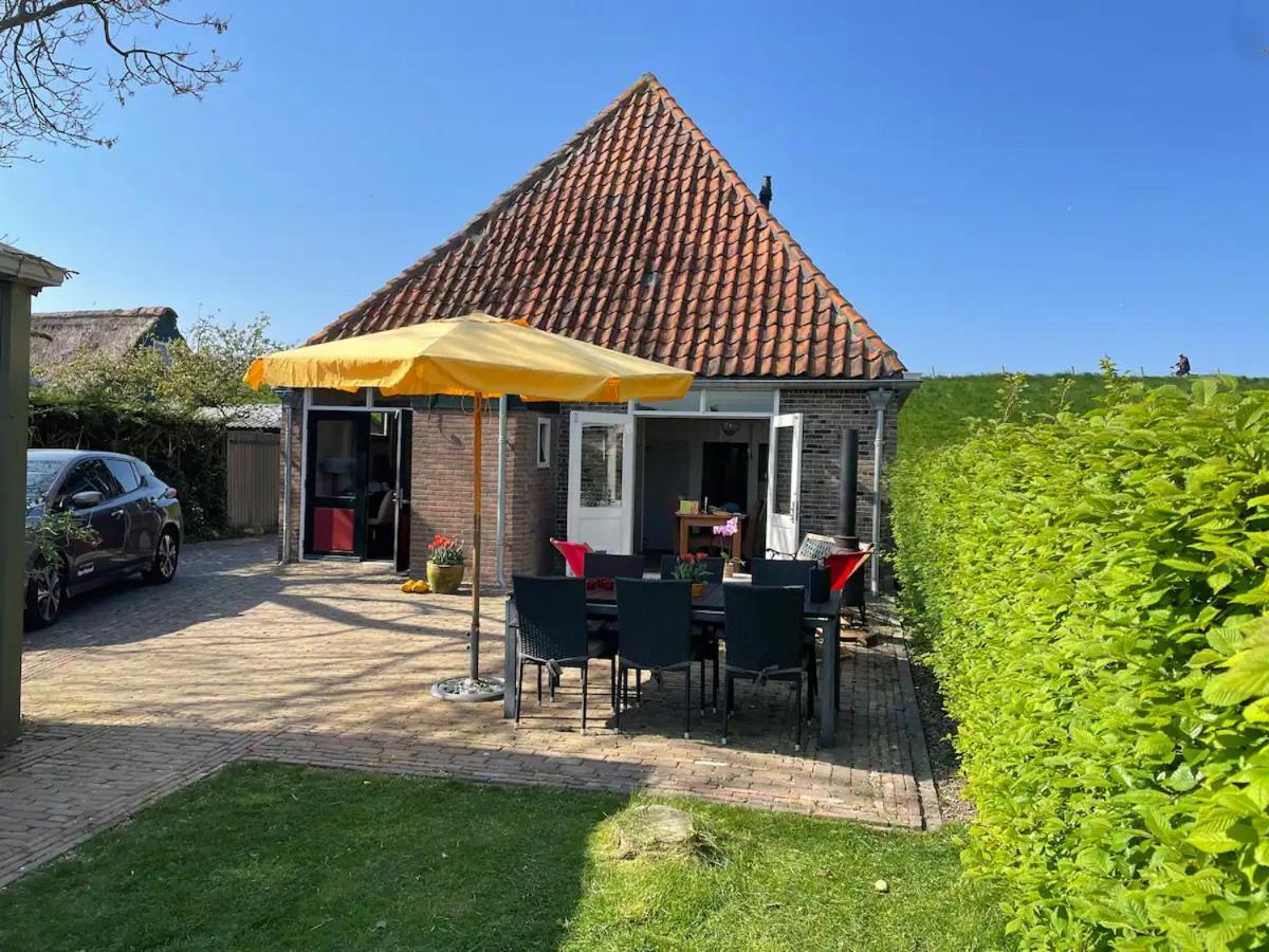 Private Characteristic Farmhouse Near The Lake Andijk Exterior photo