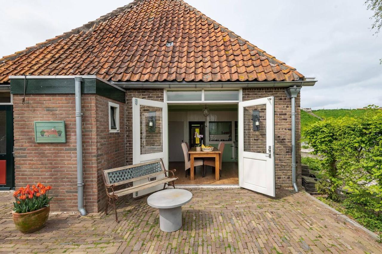 Private Characteristic Farmhouse Near The Lake Andijk Exterior photo