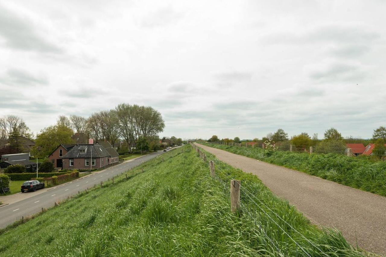 Private Characteristic Farmhouse Near The Lake Andijk Exterior photo